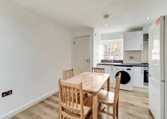 Flat 7 Mornington Crescent, 2 Bedroom, 1 Bathroom Flat