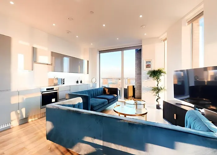 City View 2-Bed Battersea Penthouse - Underground Parking