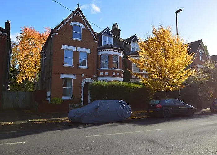2 Bedroom Top Floor Flat, West Dulwich Free Street Parking