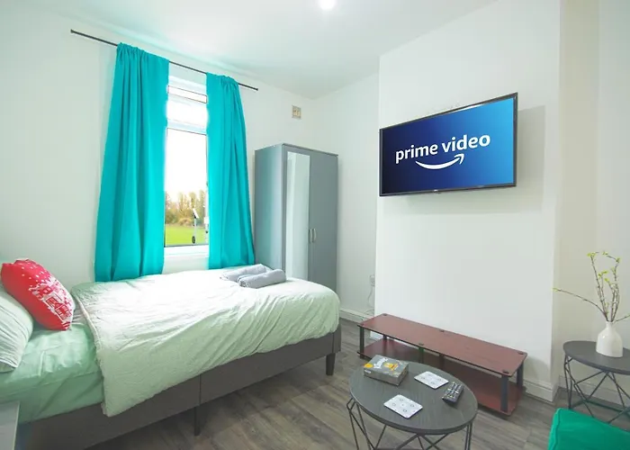 Cosy Family Home W/Wi-Fi, Parking, Self Check-In