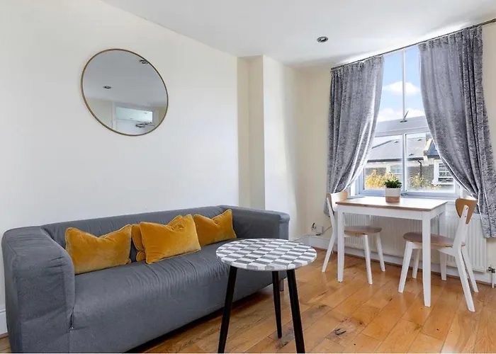 Charming Apartment, Sleeps 4- 15 Mins To Central