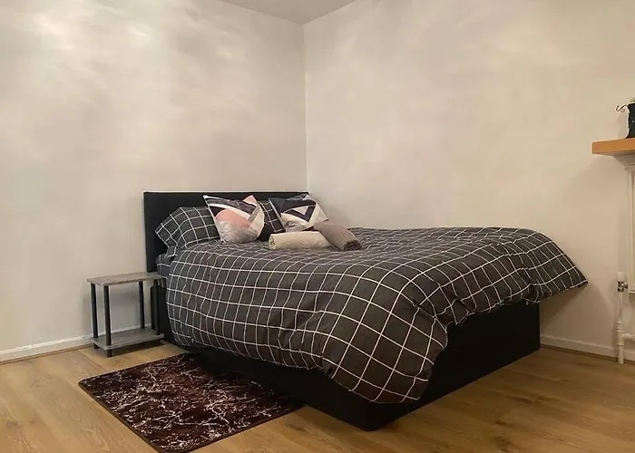 2 Bedroom Flat Camberwell Grove