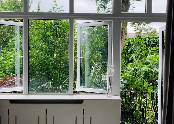 Stunning Holland Park 2 Bedroom - Sleeps 6