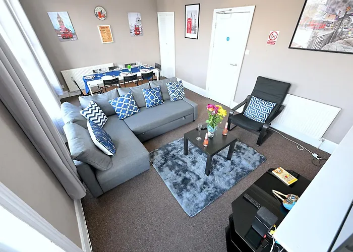 Stunning 3 Bedroom Serviced Flat In North London