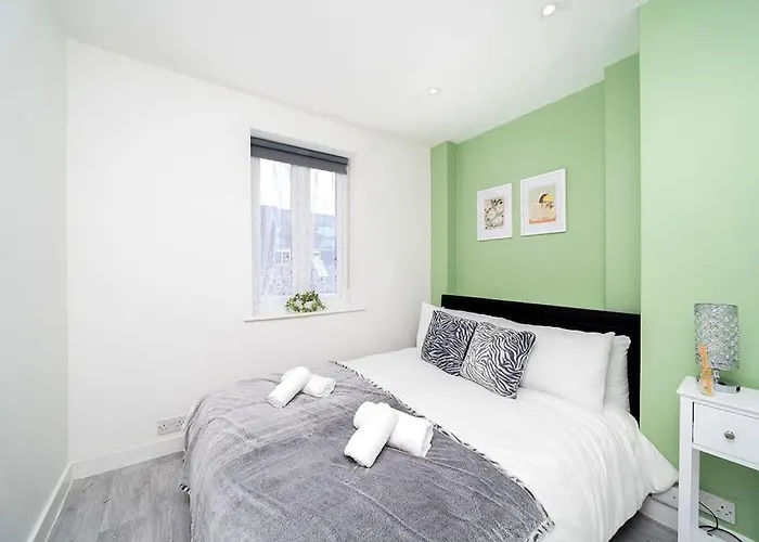 Soho Apartments F4