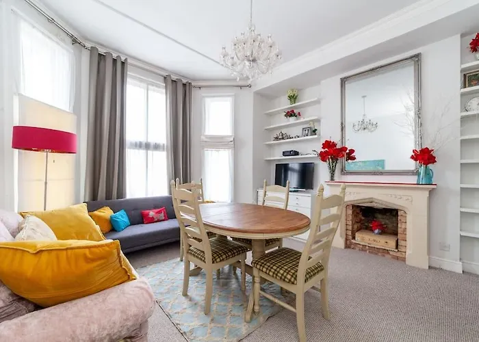 Modern 1-Bed With 3 Minute Walk To Tube Station.