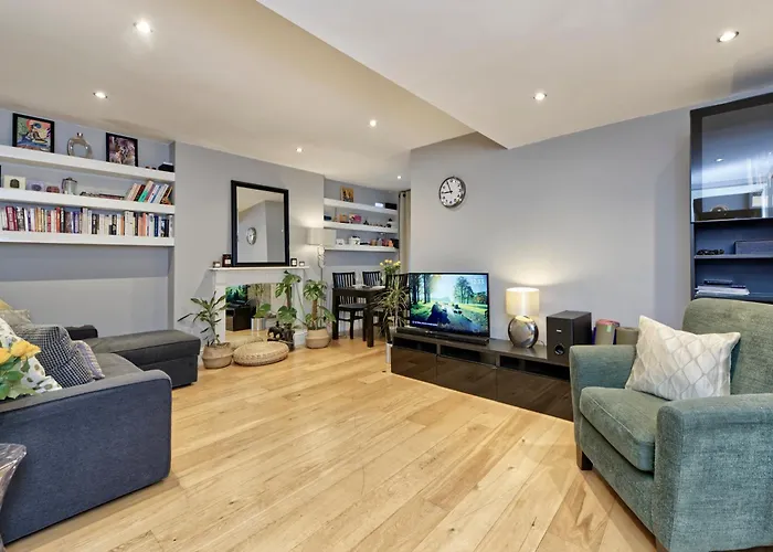 Spacious Pimlico Apartment By Underthedoormat