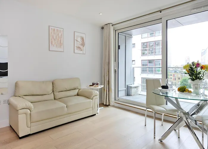 Spacious Flat Near South Bank By Underthedoormat