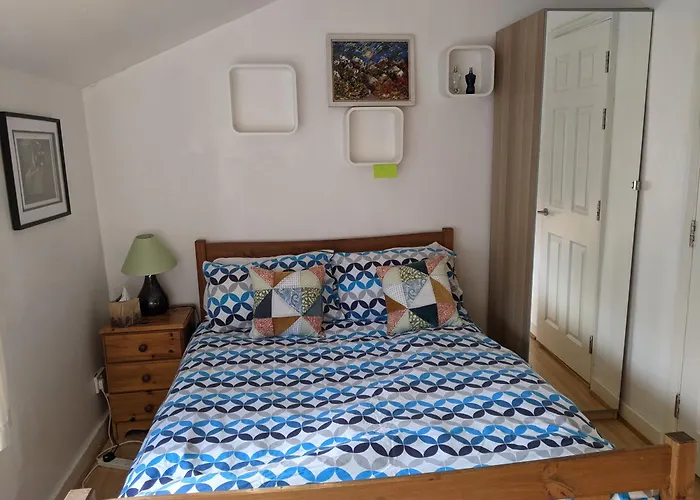 Central And Peaceful Room With Your Own Bathroom