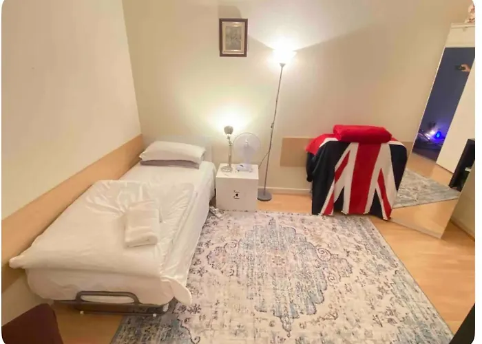 Single Room - Kings Cross, Female Only,, Guest House