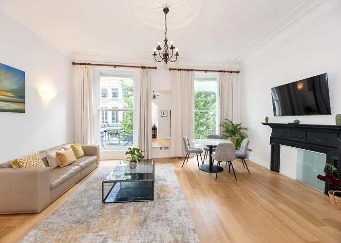 2-Bedroom Victorian Apartment In Kensington