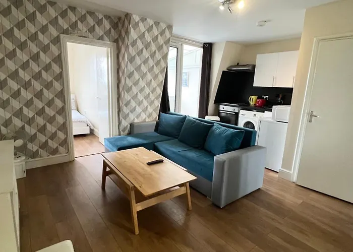 Comfy 2 Bedroom Apartments - Finchley Road, London