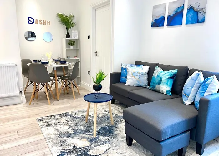 Two Bedroom Apartment By Dashh Properties Short Lets & Serviced Accommodation In Shepherds Bush With Free Wifi