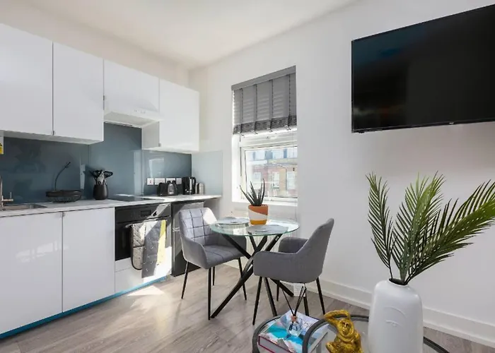 Studio Apt, 8 Min Walk From Tube 3