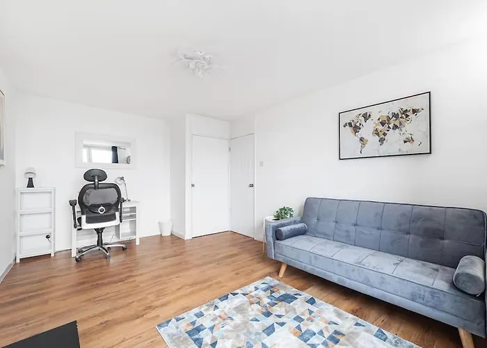 Modern Living In Stylish 3-Bed Flat Central London