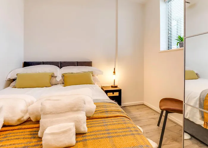 The Quarters - Pioneer Apartment