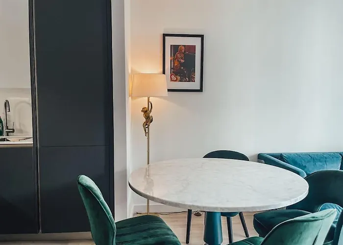 Modern New 2 Bedroom Flat