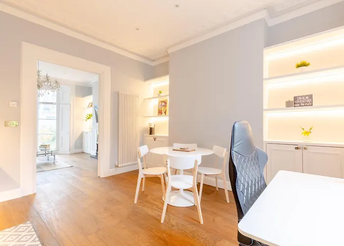 Elegant & Beautifully Presented 1Bd Flat- Chelsea!