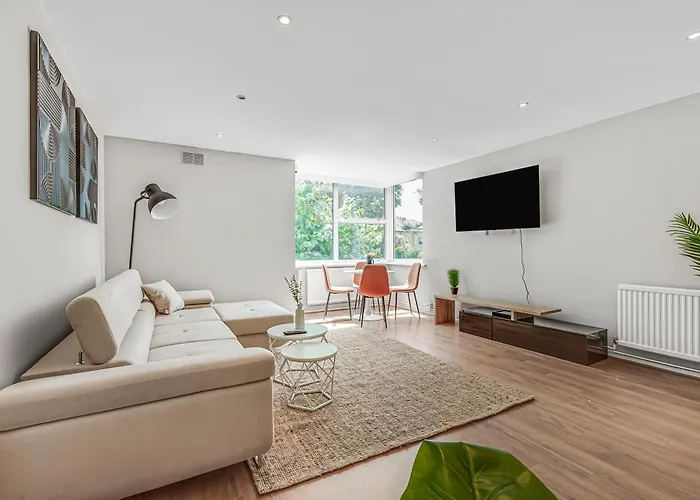 Putney Bridge Hideaway