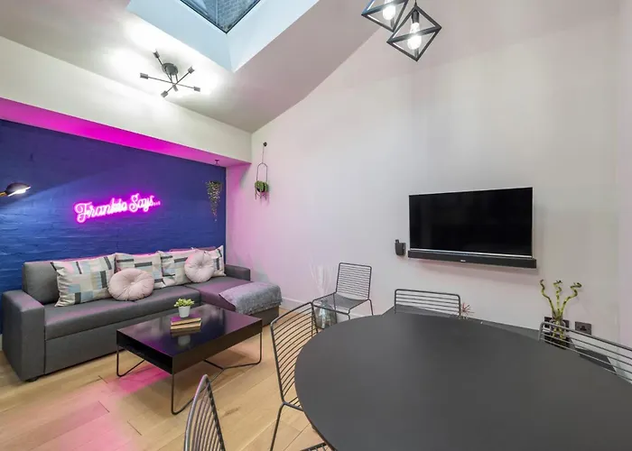 Delightful Brand New 2 BR house in Covent Garden