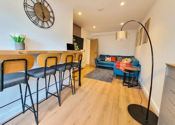 4 Bed 2 Bath Spacious House With 2 Driveway Parking In Ilford London