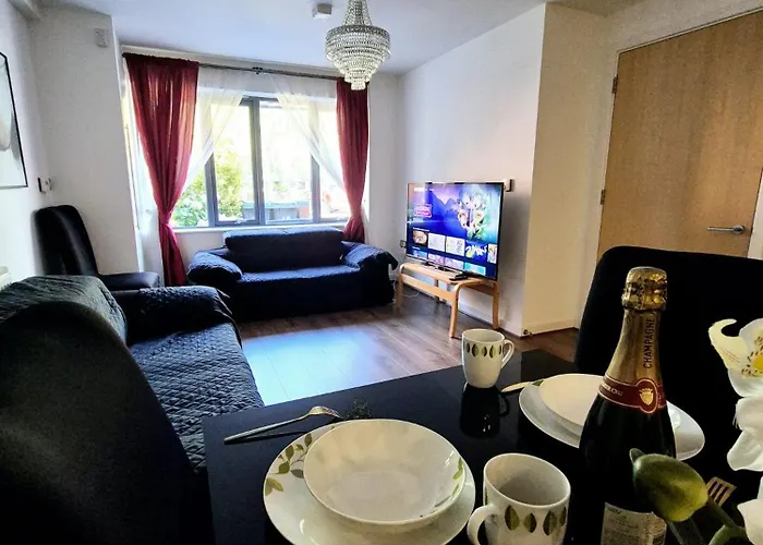 Explore London: 2 Bedroom House In Wood Green
