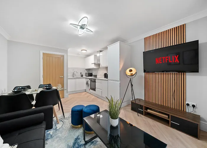 London Zone 2 Stylish 3 Bedroom Apartment Long Stay Special Prices Free Parking