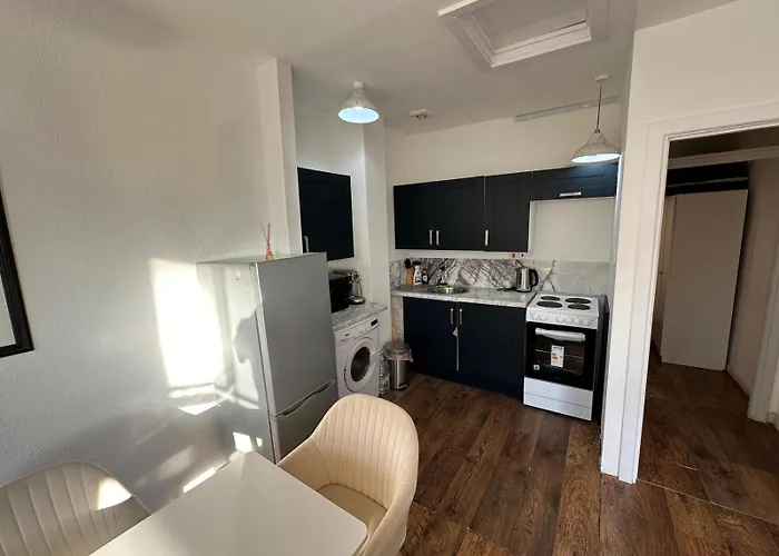 One Bed Victorian Flat,10 Min Walk To Paddington, Sleeps 4, Pet-Friendly