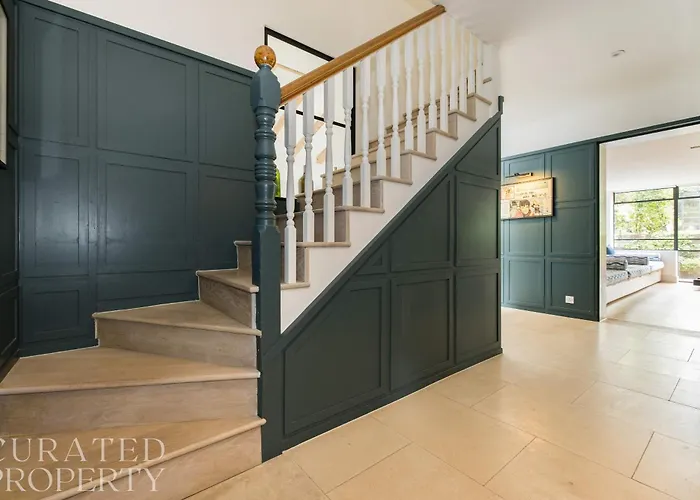 Elegant Primrose Hill Townhouse With Garden