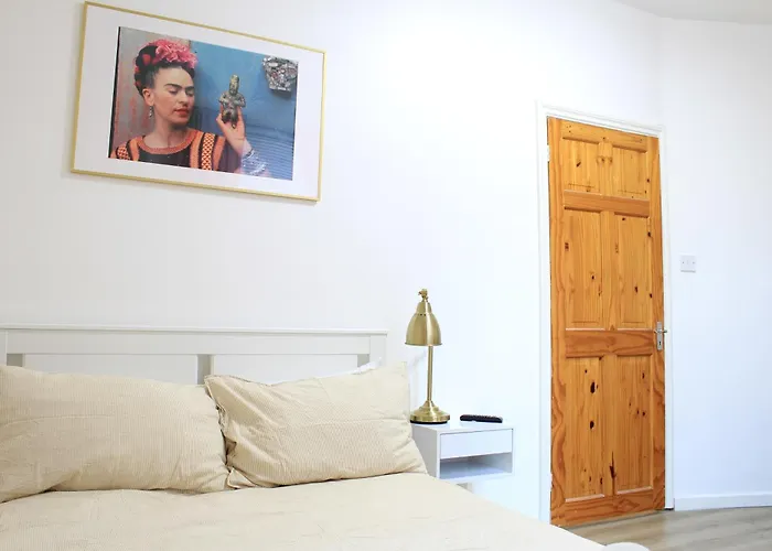 Modern Ground Floor Flat - 15 Min To Central London