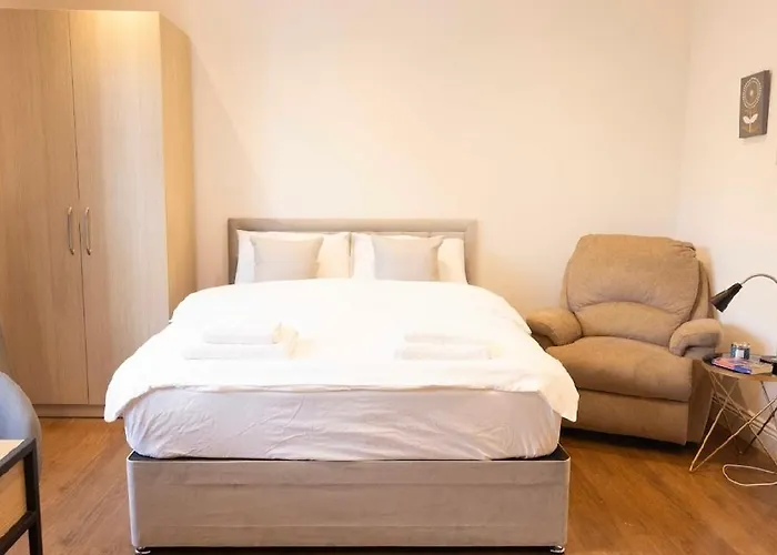 Cosy Studio Flat In Putney, London
