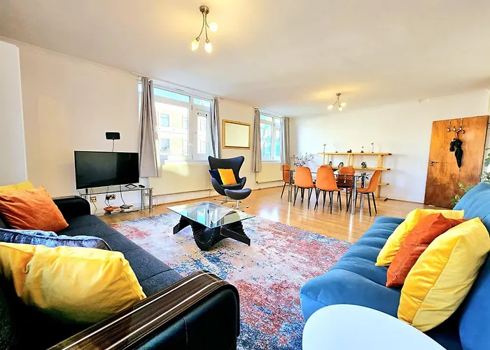 Bright & Spacious Home In Building With Lift, Right Next To Bayswater Station - Walk To Kensington Palace, Hyde Park, Little Venice & Notting Hill