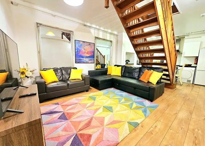 Duplex Home With 3 Bedrooms And Large Sofa-Bed Plus Back Patio, Near Angel And King\'S Cross Station