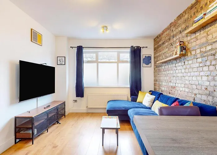 Spacious & Comfortable 2Br Apt Close To Stratford