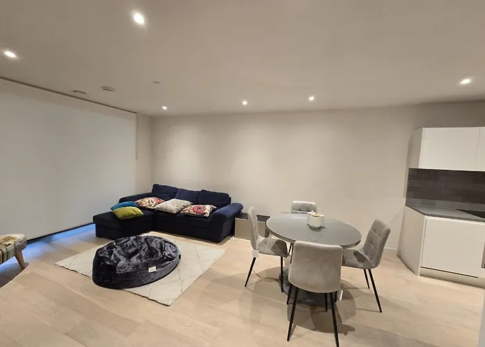 Luxe 2 Bedroom And Sofa Bed - Up To 6 Guests