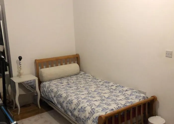 Prime Location - Cosy Room Dedicated Bathroom - Female Only