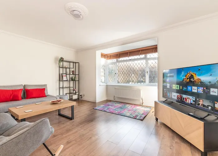 Pass The Keys Bright Spacious 4Br House Elizabeth Line