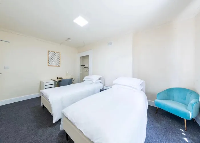 Two Beds Room In Camden Town