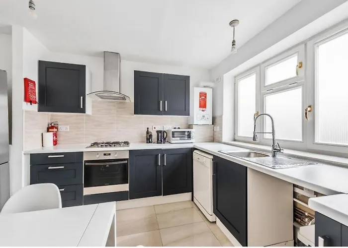 Spacious 2 Bed Flat In Swiss Cottage In Hampstead