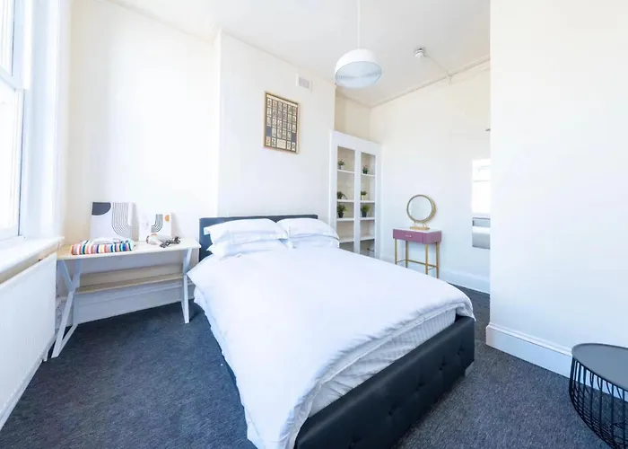Newly Refurbished Double Room Camden Town
