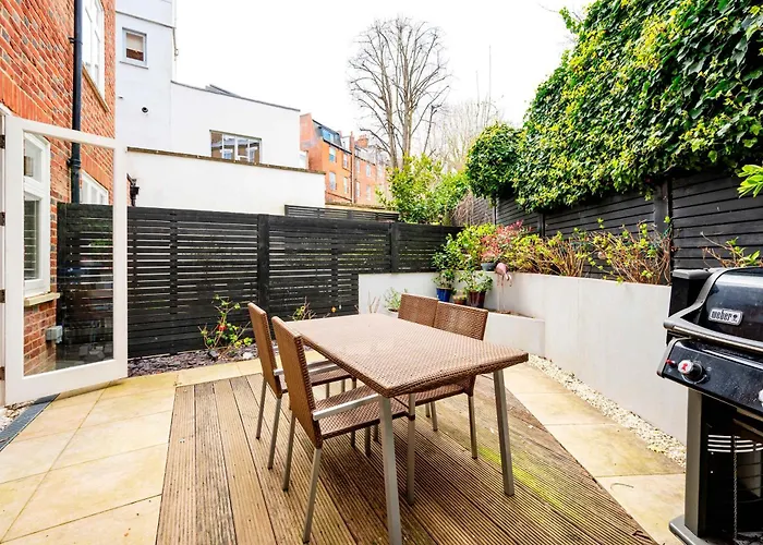 The Bohemian Rhapsody, Hampstead - By Out Of Office Lifestyle