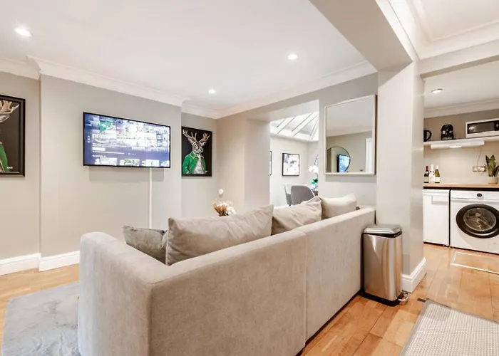 Spacious And Private Apartment By Royal Palace
