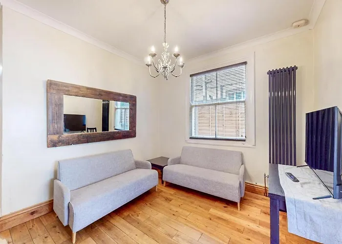 Quaint 2 Bedroom Flat -10 Min To Tower Bridge