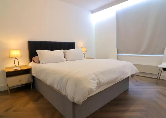 Luxury 2 Bedroom Apartment By Aljoori