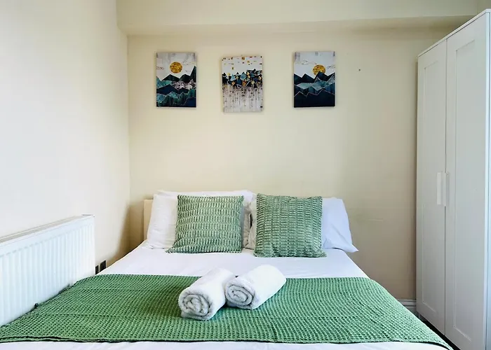 Beautiful One Bedroom Flat In Central Location