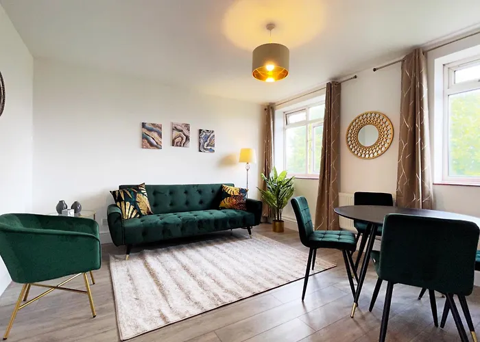 Sofia Place In Vauxhall - 3 Double Beds, 1 Sofa Bed, Spacious Property