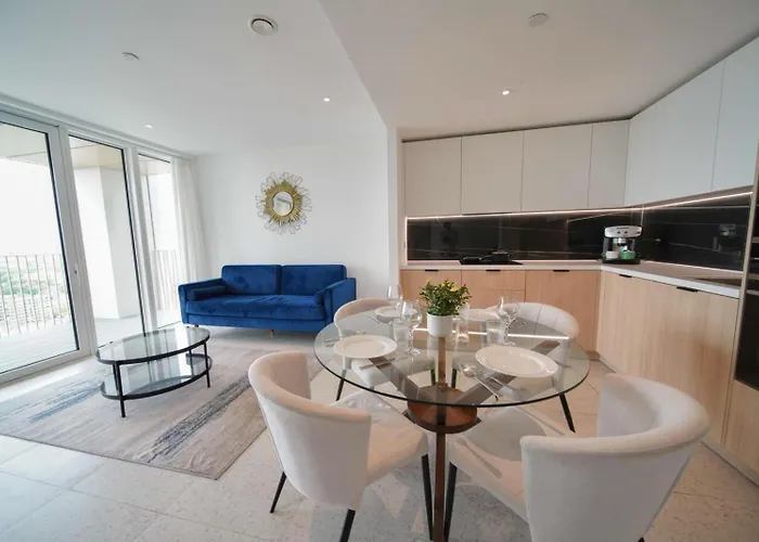 Luxury Skyline Living 2B2B Apartment Central London