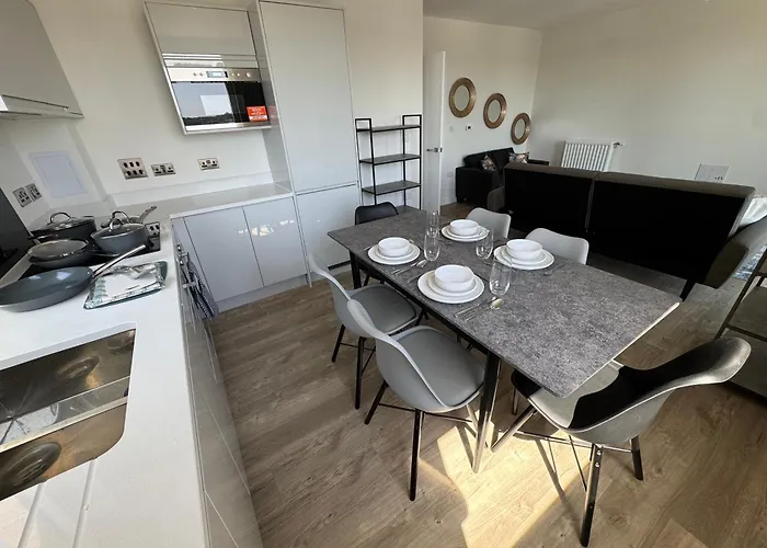 Riverview 2Bedroom 2Bathoom Airport Apartment