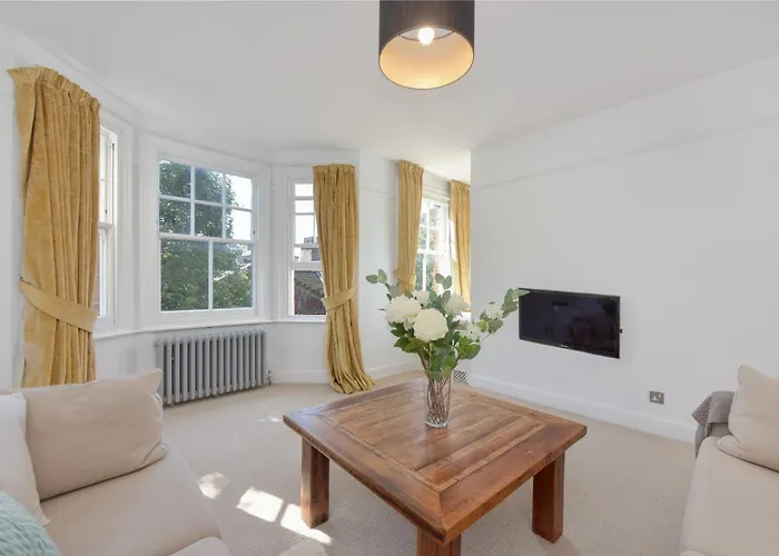 Spacious 3 Bed South Bank Apartment
