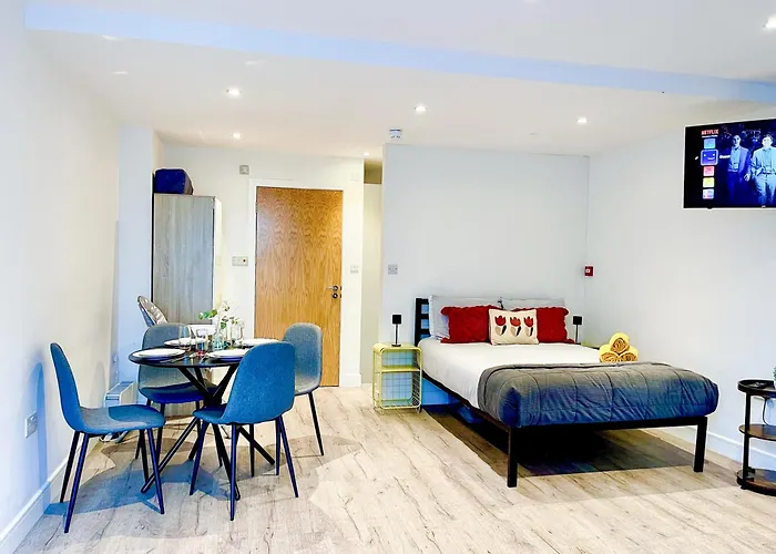 Sleek Studio Flat Near Highbury & Islington Station